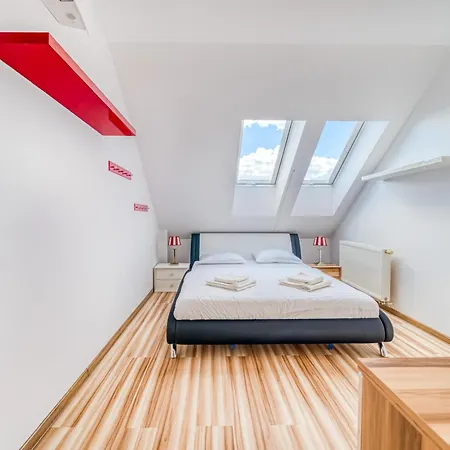 Apartment Centre *