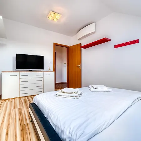 Apartment Centre *